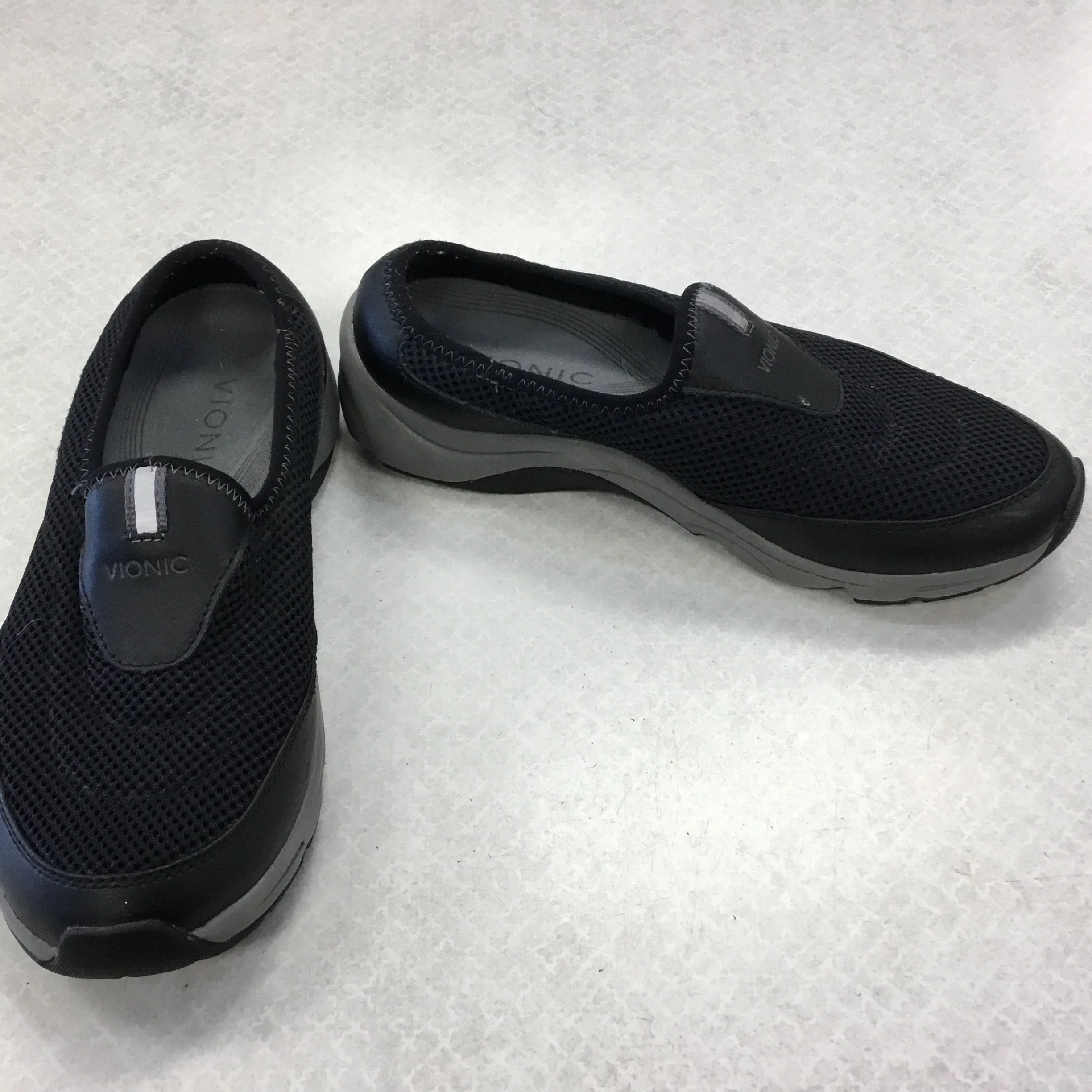 Shoes Hiking By Vionic In Black, Size: 8